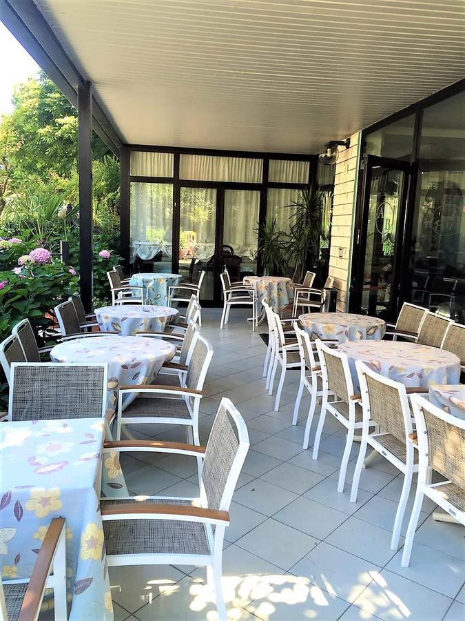 Hotel Barbiani Ріміні Екстер'єр фото