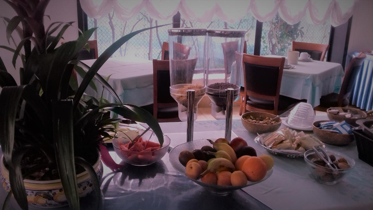 Hotel Barbiani Ріміні Екстер'єр фото