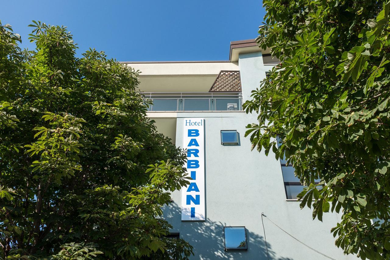 Hotel Barbiani Ріміні Екстер'єр фото