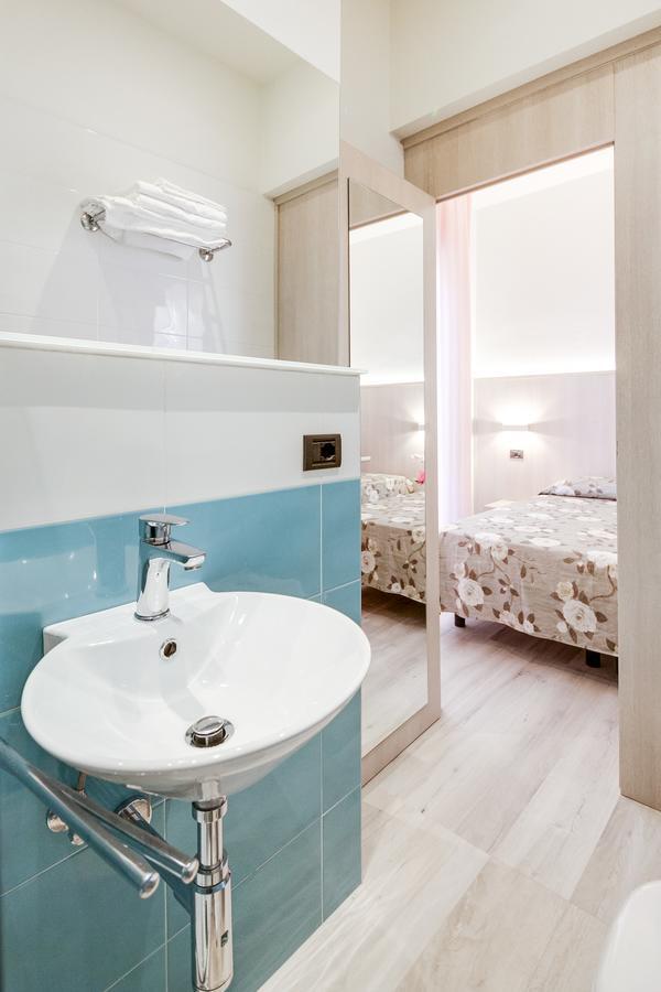 Hotel Barbiani Ріміні Екстер'єр фото